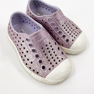 NATIVE JEFFERSON KIDS WATERPROOF SHOES GLITTER PURPLE SIZE C5